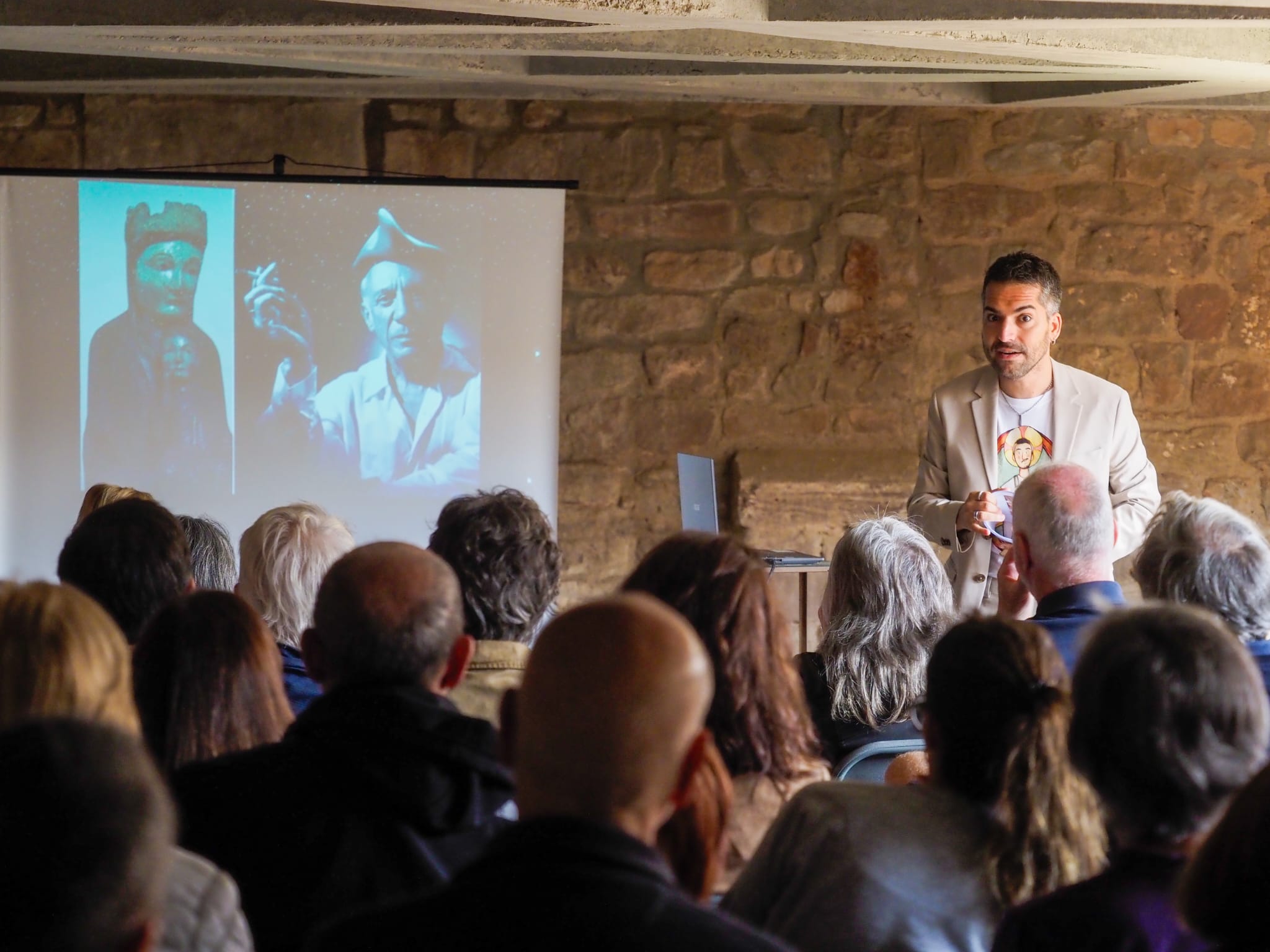 Una mirada singular al Claustre del Monestir de l'Estany de la mà de Joan Pau Inarejos